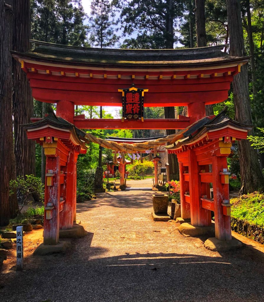 The entrance to Takkoku no Iwaya Shrine near Hiraizumi, Iwate Prefecture [OC]