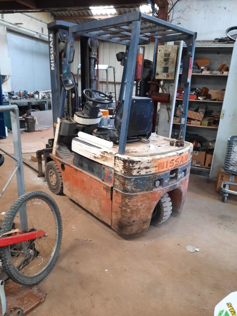 three-tone paintjob rusty boi