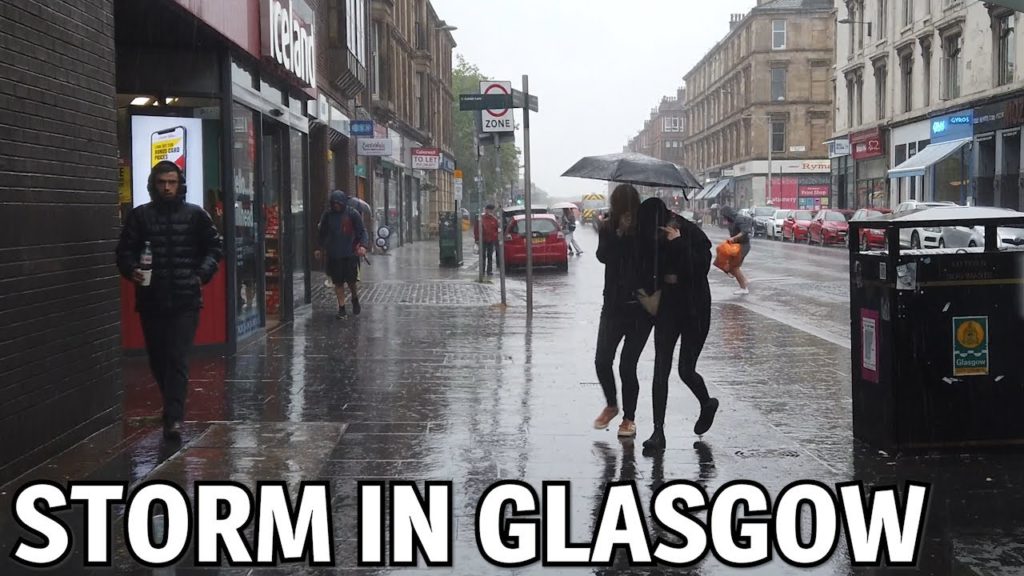 Sudden HEAVY RAIN in Glasgow