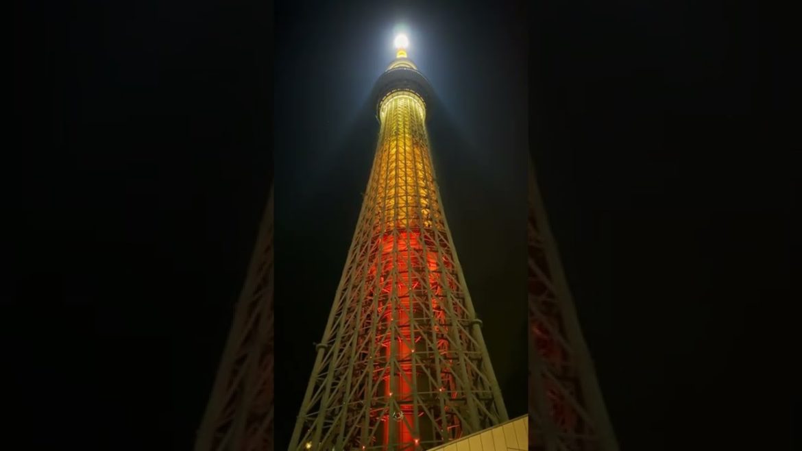 東京スカイツリー「幟（のぼり）」ライティングを真下から 2022/07/22