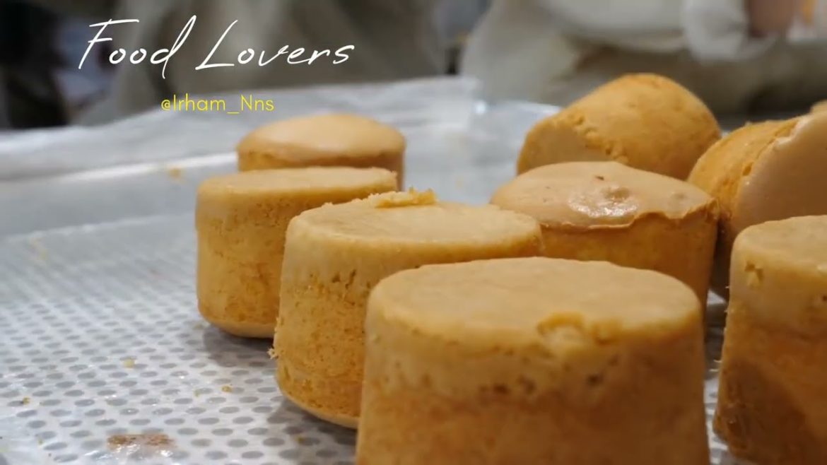 process of making sun-shaped bread with cream mix - street food lover