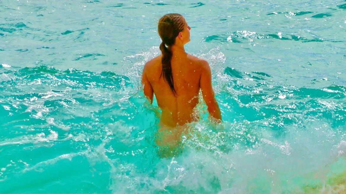 Swimming naked in the Caribbees [HD]