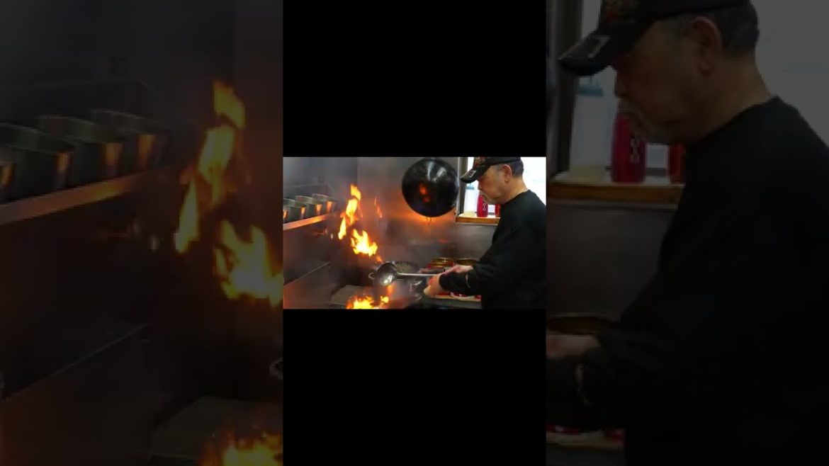 Professional chef in a Chinese Restaurant #shorts Professional chef in a Chinese Restaurant #shorts