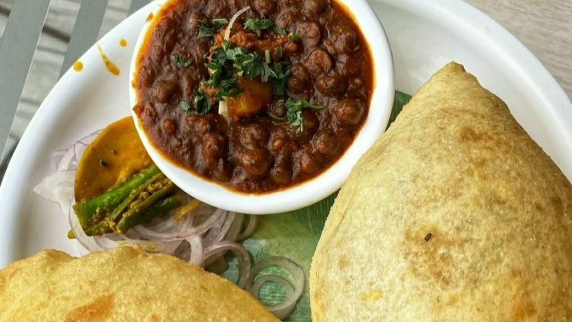 छोले भटूरे, छोले चावल, indian street food, Kadhi Chawal, Chole Chawal, famous street food, food vlog