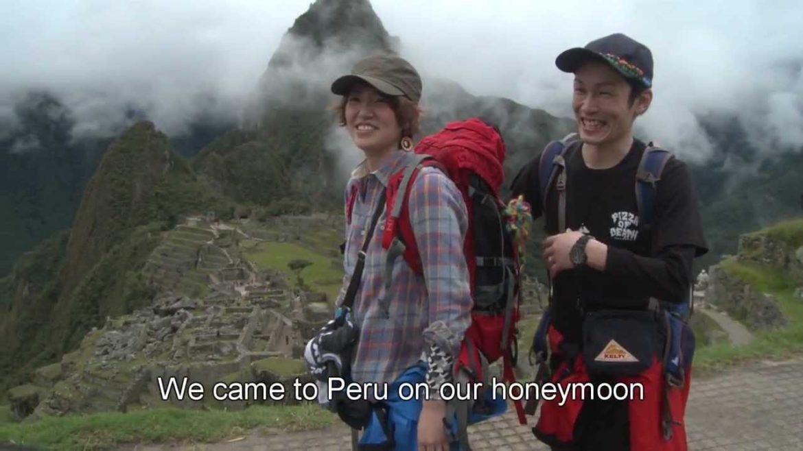 Japanese enjoy attractions of Cusco (Subtitles: English)
