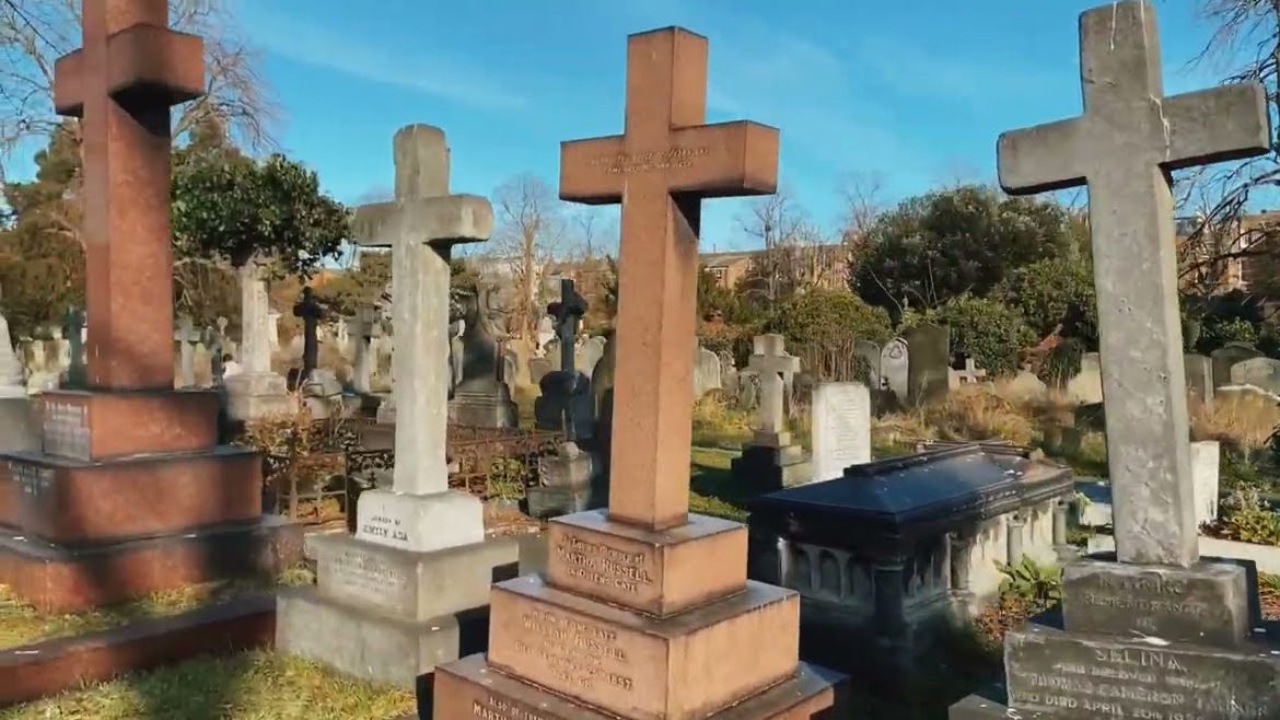 Brompton Cemetery Walking Tour🪦 | LONDON🇬🇧 (Full HD)
