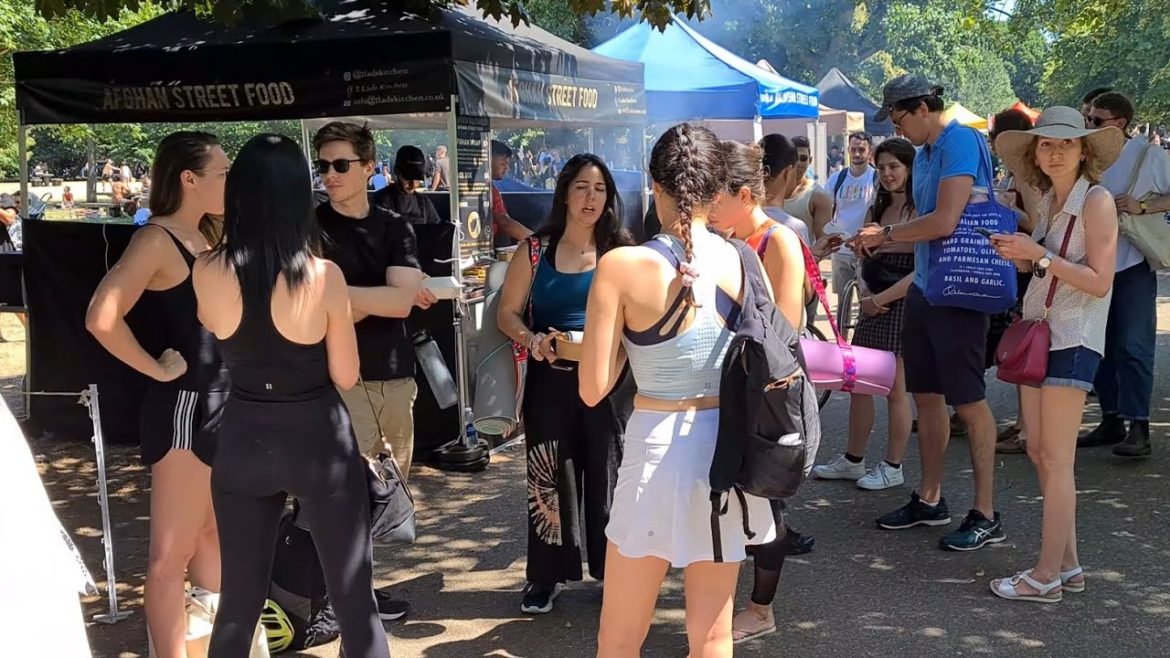 🇬🇧 LONDON STREET FOOD, VICTORIA PARK, LONDON WALKING TOUR, SUMMER WALK ON SUNDAY MORNING, 4K