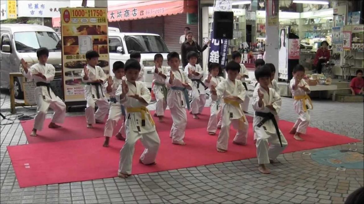 Karate Kata: Ananku by Renshinkan Kids/空手 型 アーナンクー（錬心舘）