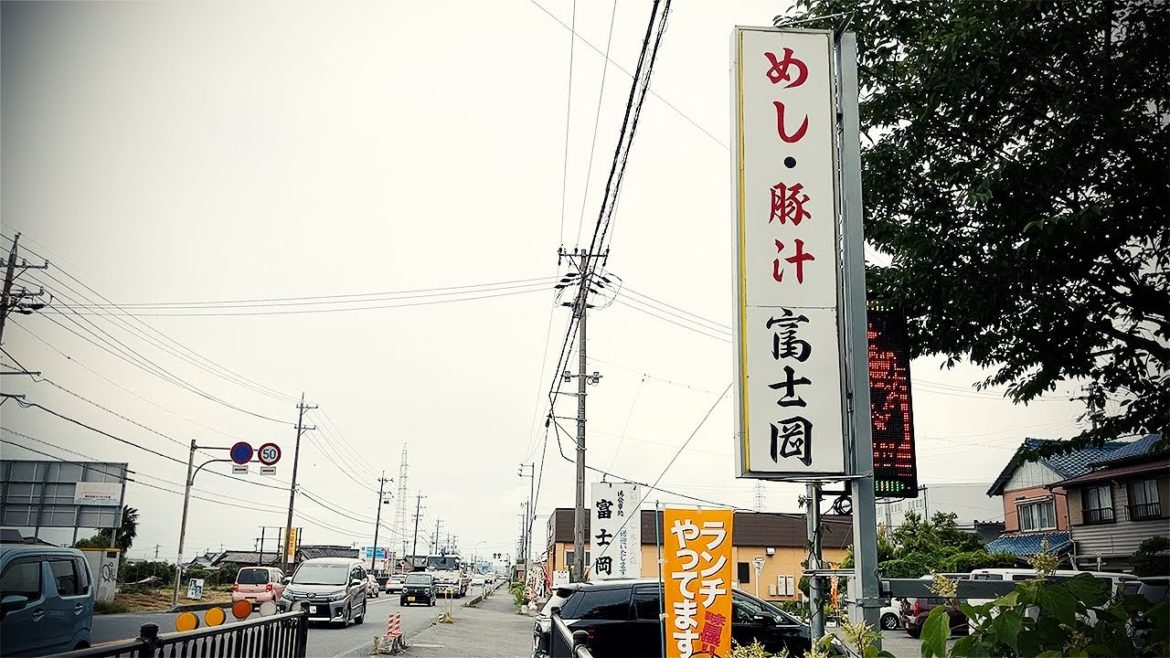 国道沿いの激渋食堂で昼飲み！激安680円の絶品日替ランチと手作り惣菜を一人食べて飲む。【富士岡・愛西市】Drinking and Eating at restaurant. ,Aichi Japan.