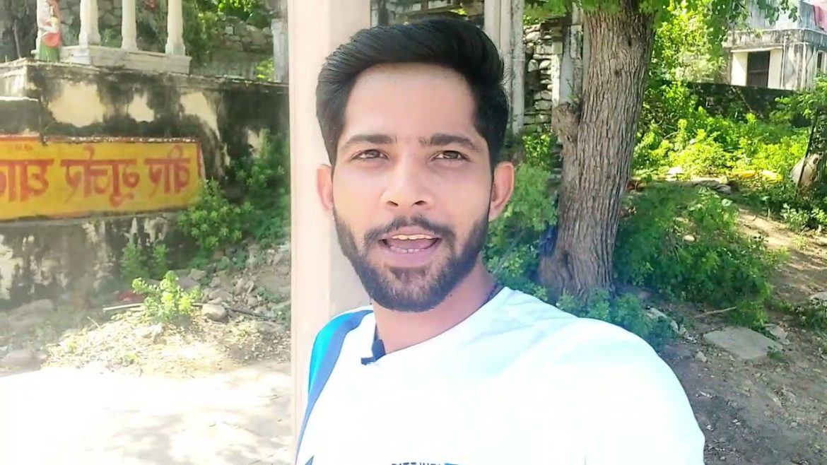 Machliyo ke beech naha rahe hai Pushkar mein #vlogs #river #firangi #unseen @JaiPhone