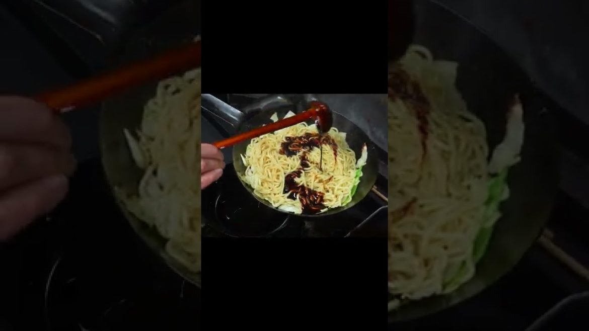 Japanese fried noodles | street food 【Yakisoba やきそば】#shorts