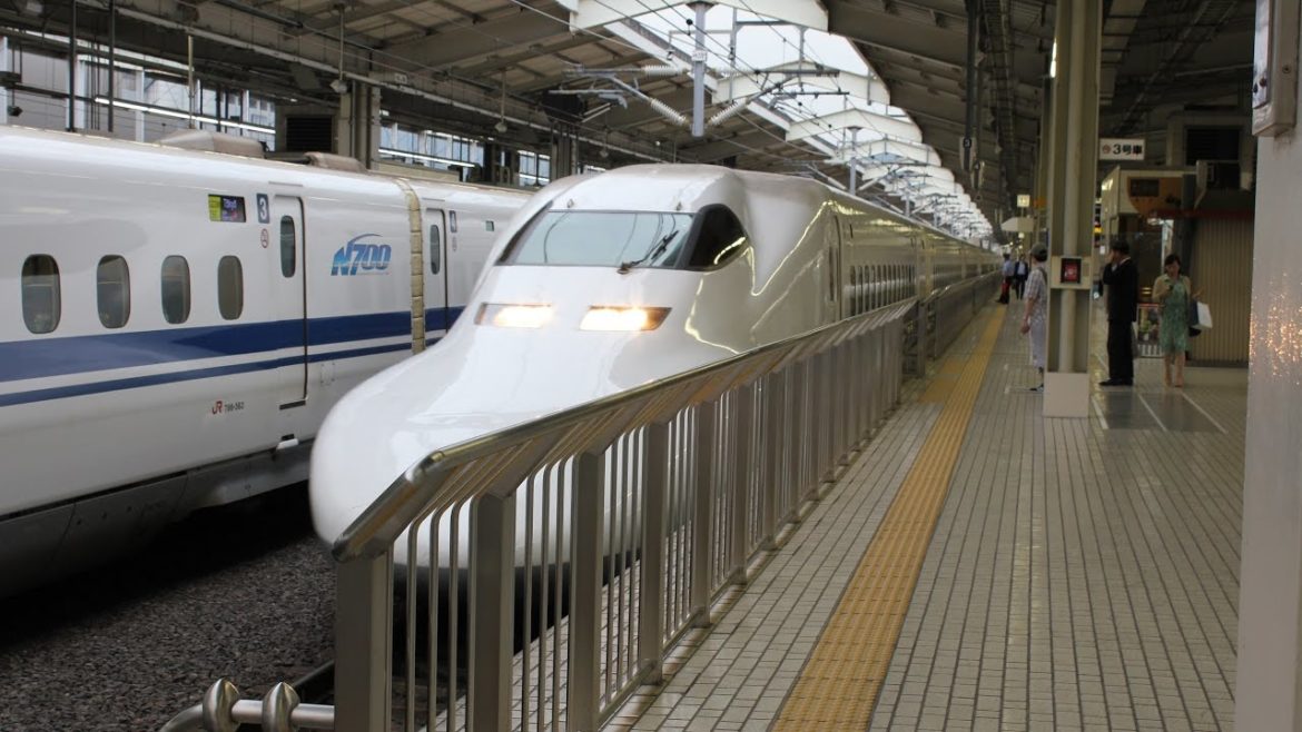 Impressive service at Nozomi Shinkansen - toilet tour