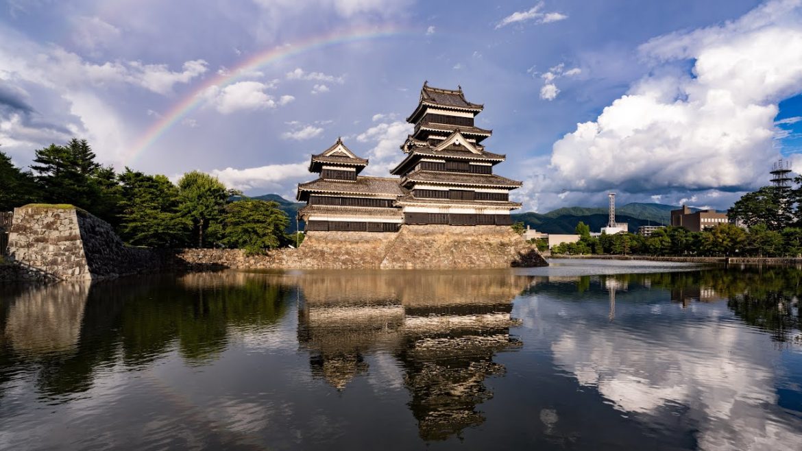 Matsumoto Castle on a Hot Summer Day | 真夏の松本城