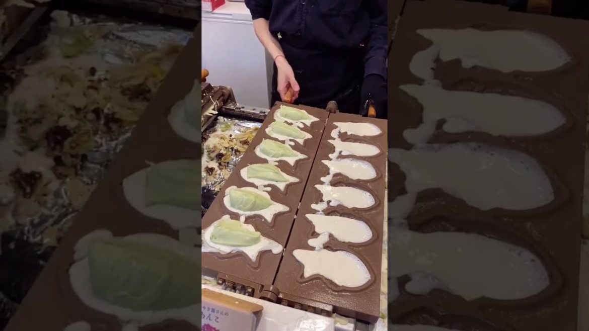 TAIYAKI CAKE Red Bean Sweet Potato in Japan たい焼き || Japanese Street Food