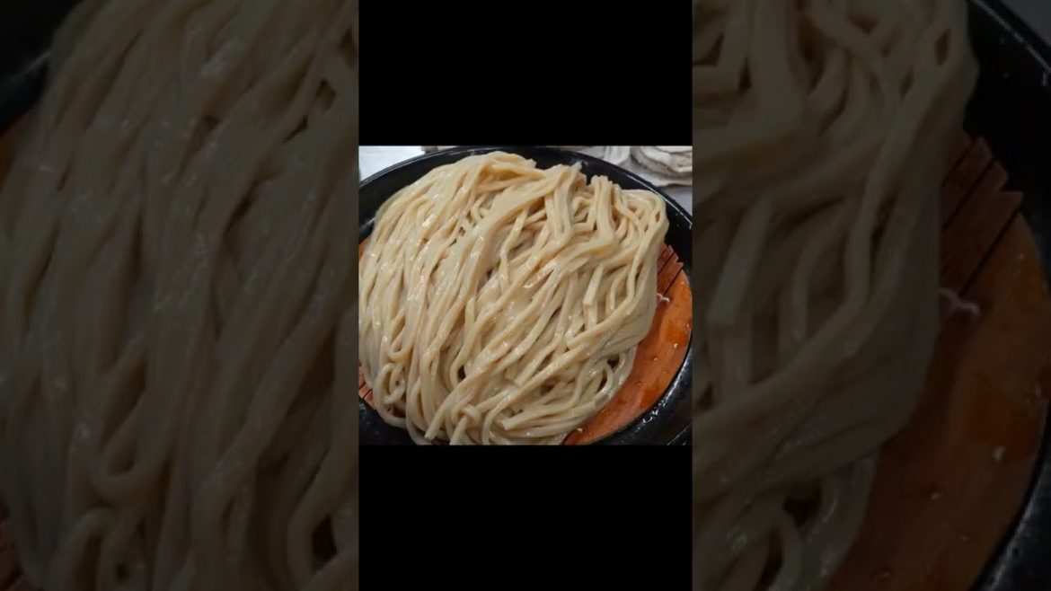 Udon restaurant | Japanese street food 우동 うどん #shorts Udon restaurant | Japanese street food 우동 うどん #shorts