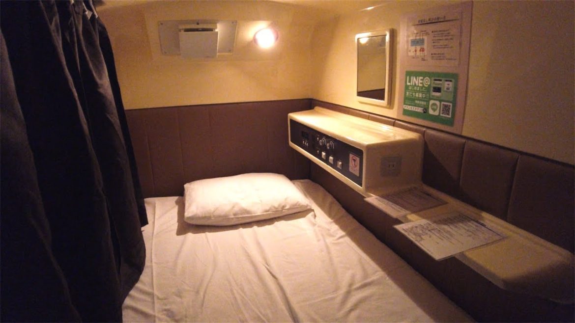 Japan's NET CAFE but with CAPSULE BEDS & FREE CURRY!? Japan's NET CAFE but with CAPSULE BEDS & FREE CURRY!?