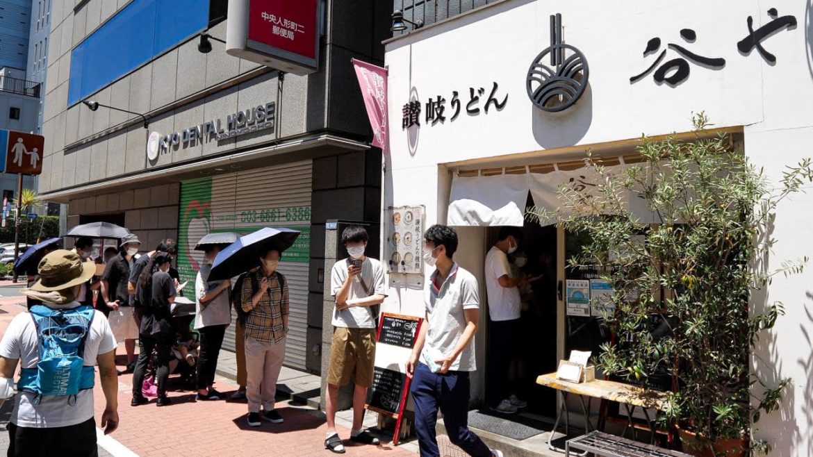 何これ？！特大爆盛りラッシュ！東京で驚異的な人気を誇る行列うどん屋の鮮やかな注文さばき丨Udon Noodles Restaurant in Tokyo