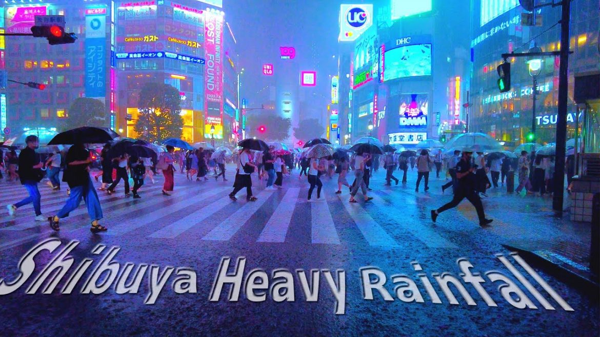 Shibuya,Tokyo Heavy Rain Night Walk, Many encounter heavy rainfall｜Japan walk 4K Binaural ASMR