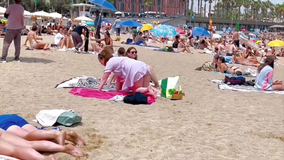 Happy beach walk, Barceloneta / Barcelona