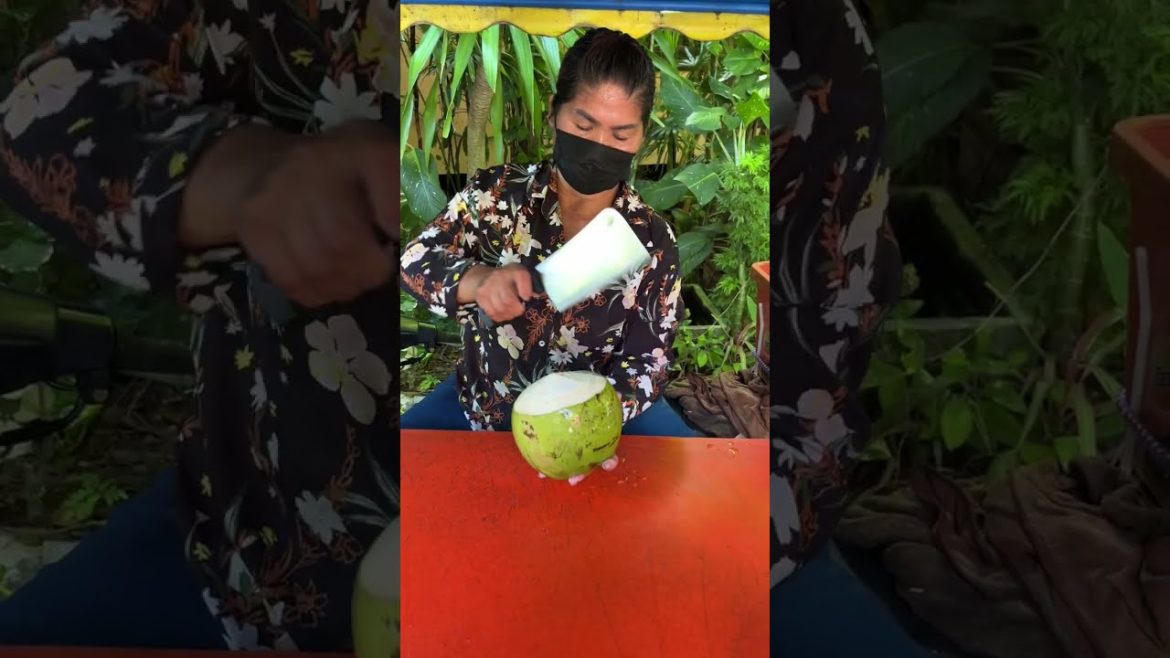 Coconut Cutting Skills #shorts