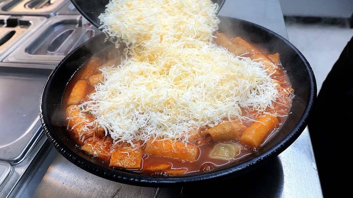 즉석에서 만드는 치즈 폭탄 떡볶이, 꼬마김밥 / cheese stir-fried Rice Cake -  tteokbokki / korean street food