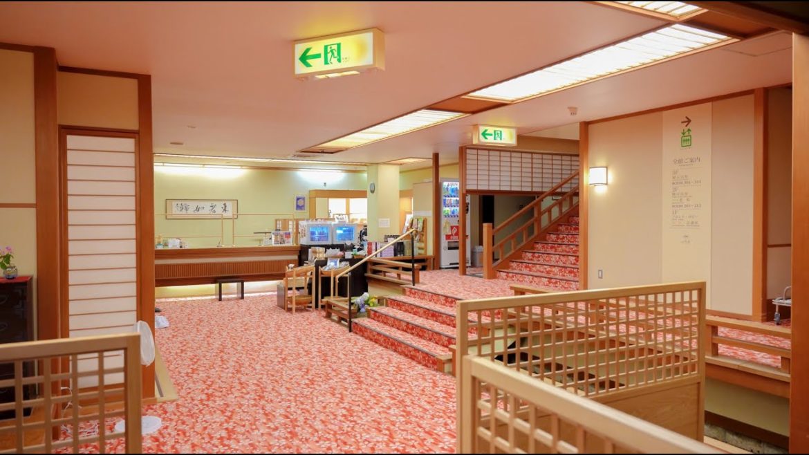 😪 Staying in a Japanese Style Hotel | MOST EXPENSIVE ROOM I have ever stayed