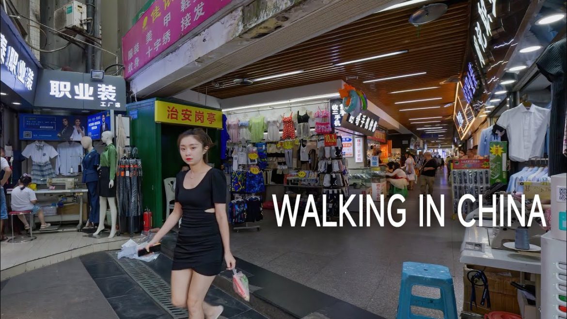 Walking in Chinese cities, the temperature is the highest, population and hospitality is the largest Walking in Chinese cities, the temperature is the highest, population and hospitality is the largest