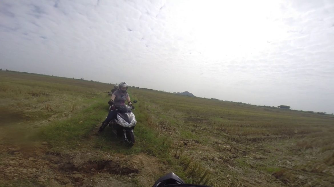 Hanoi Countryside Motorbike Tour - Duong Lam Ancient Village By Scooter