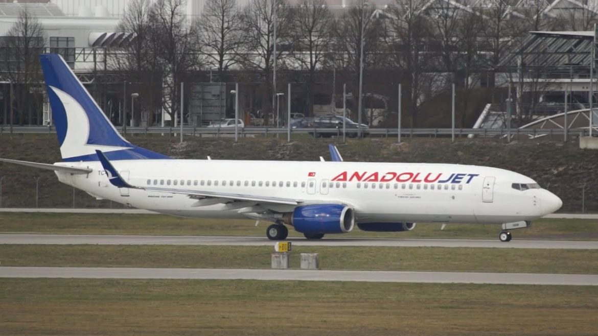 AnadoluJet Boeing 737-8AS TC-SBM departure at Munich Airport Abflug München Flughafen