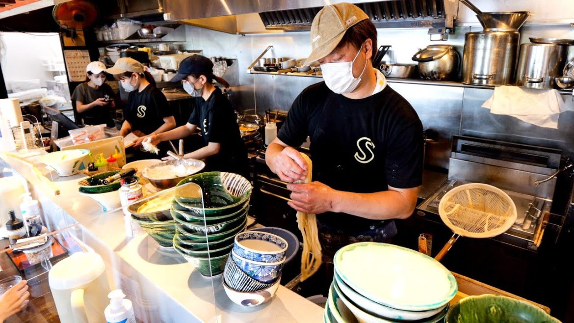 男心を揺さぶる爆弾肉丼！究極とり天カレー！満腹必須の衝撃ランチが大人気のうどん屋さん|  Amazing Udon Restaurant : Food in Japan
