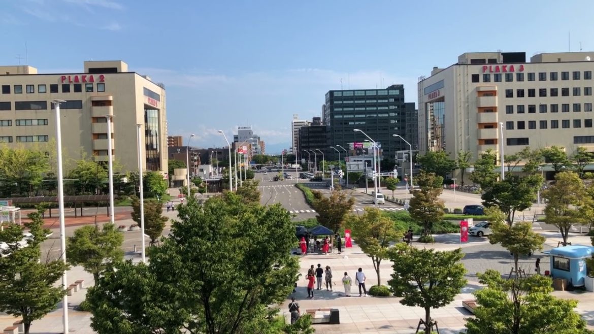 Daily life in Japan | Normal day in front of Niigata station