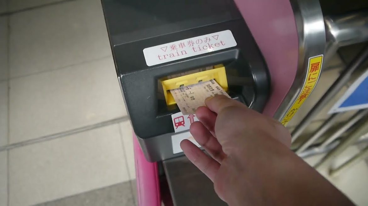 【Travel Guide】How to enter Japan Subway JR Train Station Gate 【Travel Guide】How to enter Japan Subway JR Train Station Gate