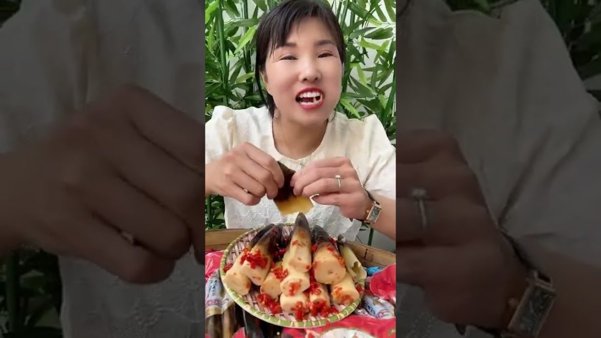 Ah na smile - ASMR eating seafood with talking
