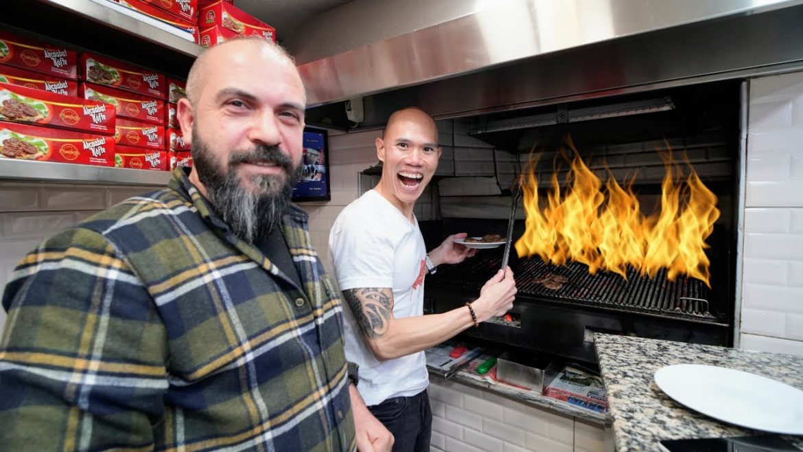 Turkish Food Tour | Trabzon Akçaabat Köfte vs Çiğ Köfte | Street Food Tour in Turkey Turkish Food Tour | Trabzon Akçaabat Köfte vs Çiğ Köfte | Street Food Tour in Turkey