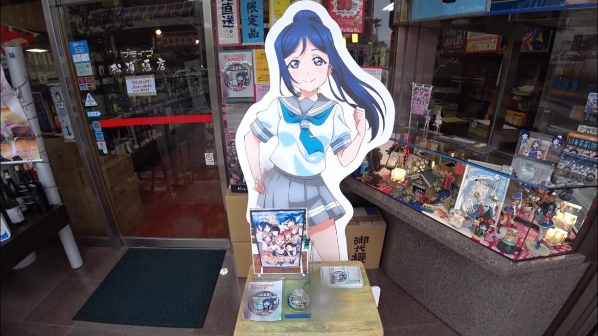 沼津市街地に飾られているラブライブ！サンシャイン!!のグッズを見つける散歩