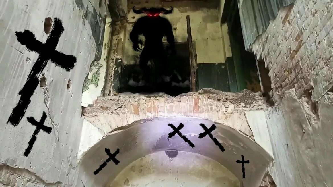 ЗАМОК С ПРИВИДЕНИЕМ В РОССИИ / CASTLE WITH GHOST IN RUSSIA