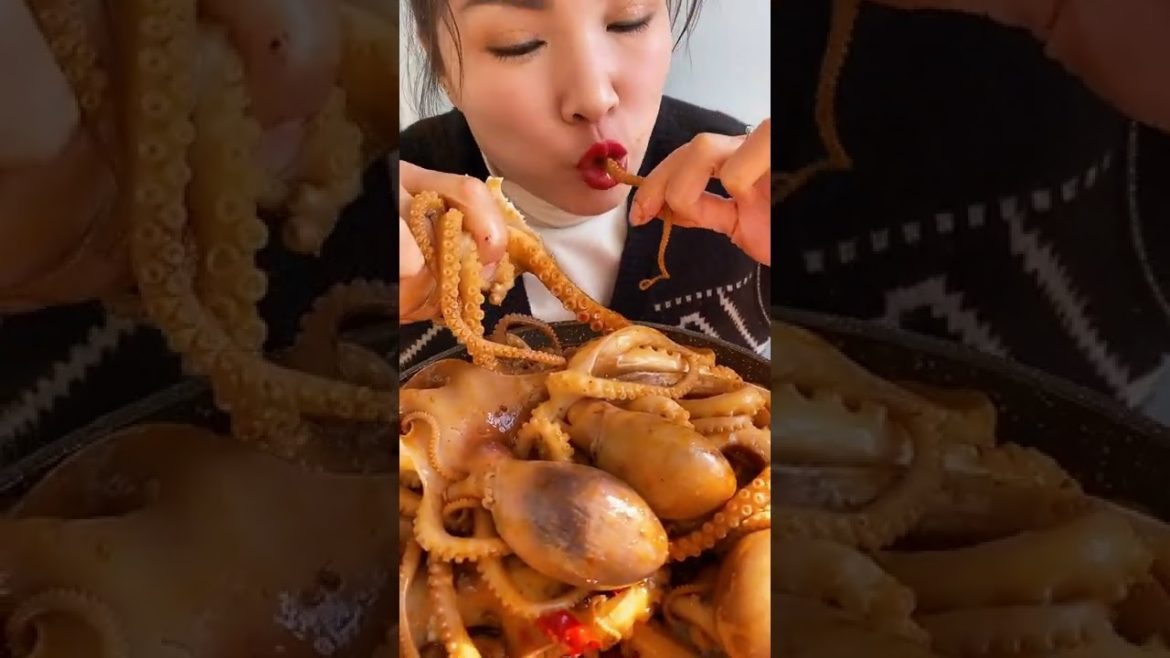 Ah na smile - ASMR eating seafood with talking