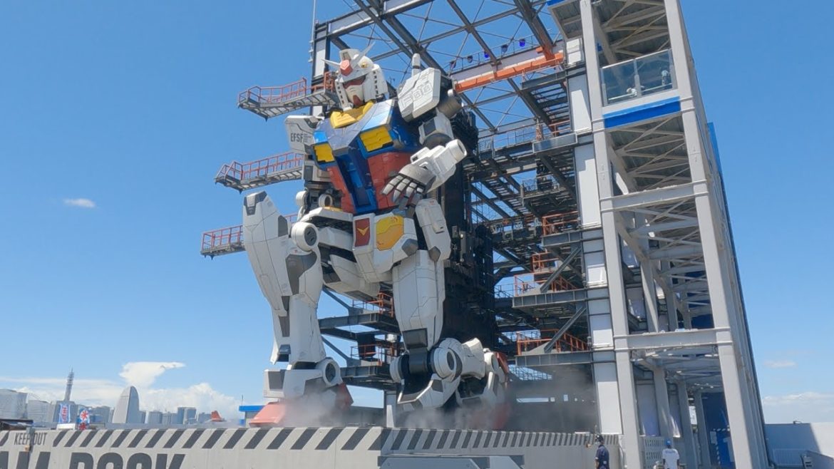 横浜みなとみらいに巨大ガンダムが登場!リアルに動く姿に感動! 一人観光 横浜みなとみらいに巨大ガンダムが登場!リアルに動く姿に感動! 一人観光