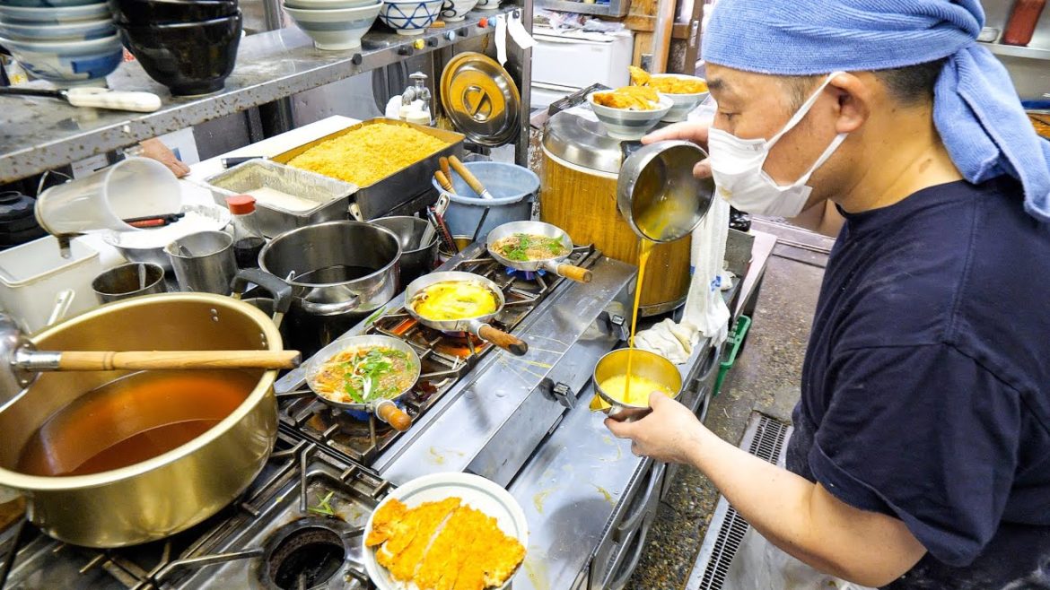 極みのどんぶり玉子名人！！鮮やかな手際で魅せるでデカ盛りうどん食堂の1日丨Udon Restaurant's Ultimate Egg Rice Bowl