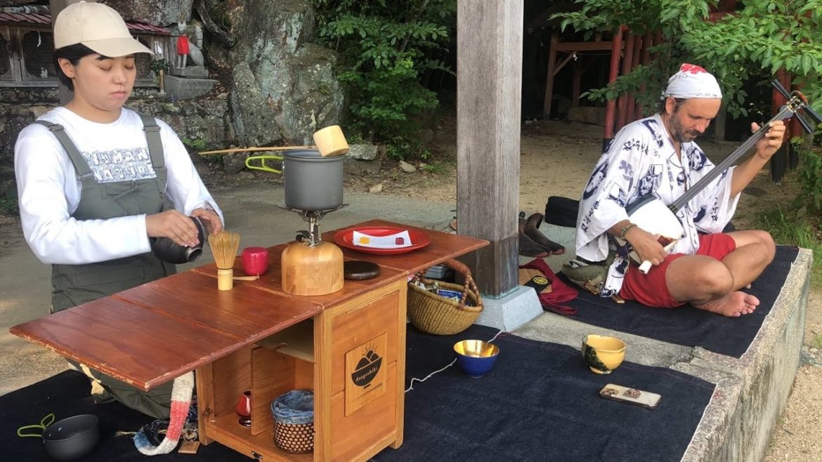 A sunny Sunday in Hiroshima with Shamisen and tea ceremony ~ @asageshiki tour via 広島東照宮  & 金光稲荷神社