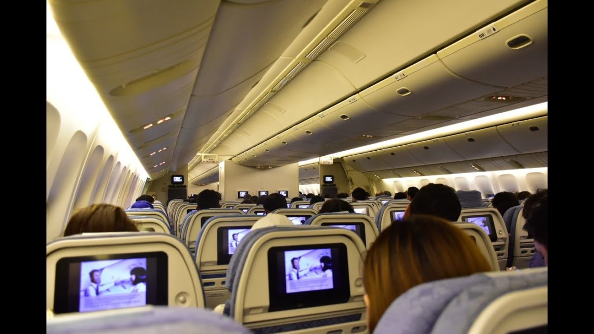 Economy Class | Cathay Pacific CX715 Hong Kong to Singapore Boeing 777-200 (Review #31) Economy Class | Cathay Pacific CX715 Hong Kong to Singapore Boeing 777-200 (Review #31)