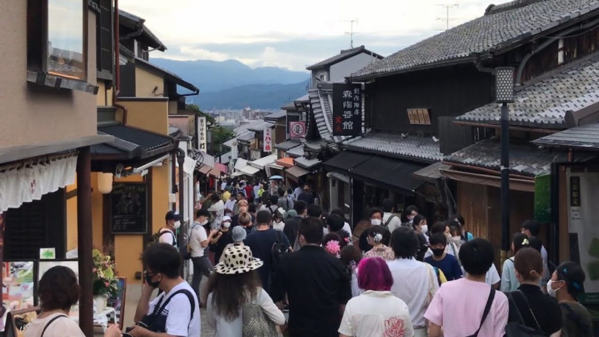 22年8月13日 千日詣りの京都を歩く 清水寺,三年坂,八坂の塔,八坂庚申堂,ねねの道,八坂神社,祇園 Walk around Kyoto city,Japan vlog 22年8月13日 千日詣りの京都を歩く 清水寺,三年坂,八坂の塔,八坂庚申堂,ねねの道,八坂神社,祇園 Walk around Kyoto city,Japan vlog