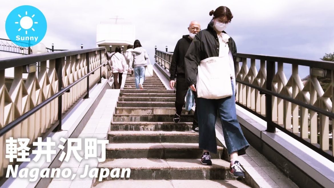 ⁴ᴷ Nagano: Karuizawa Station (軽井沢駅) / Shinano Railway Line : Japan 2022