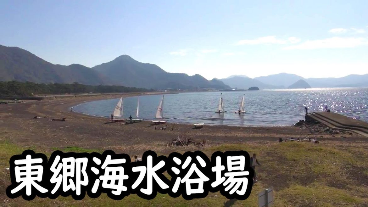 沼津市島郷海水浴場付近でヨットを楽しむ人達  Suruga Bay and sailing in Numazu,Japan