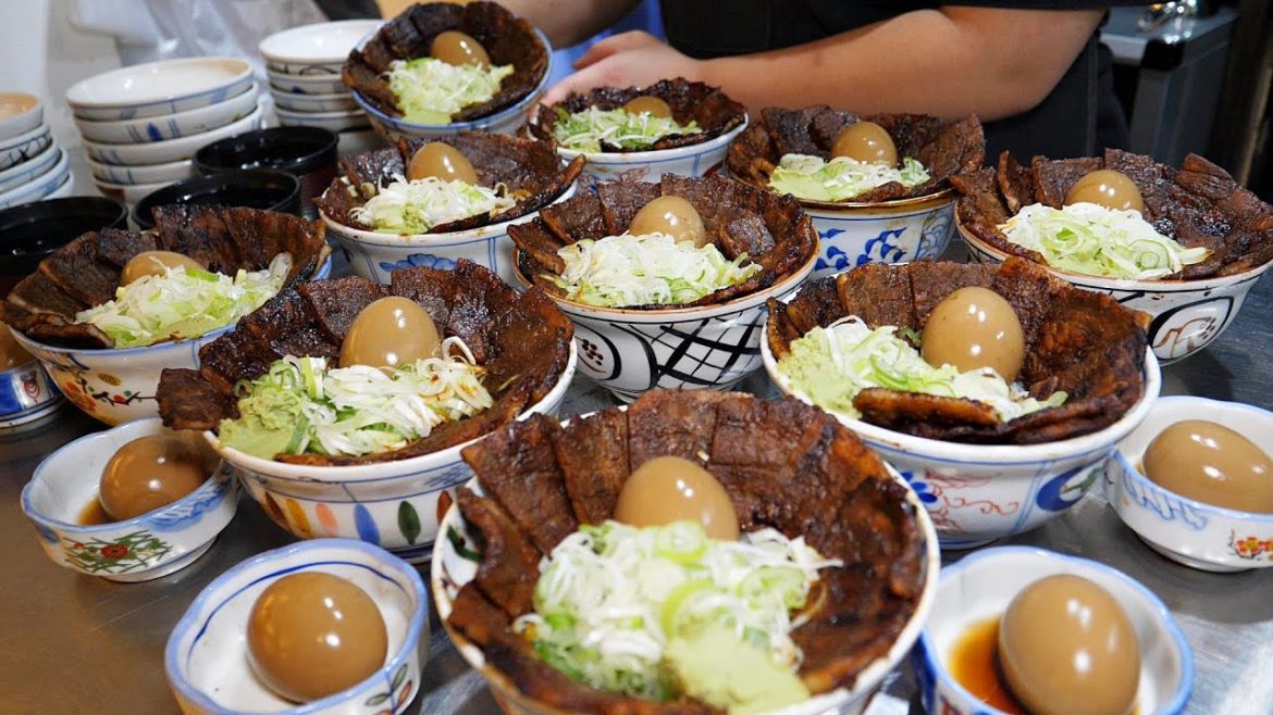 미친 꿀조합! 하루 200그릇씩 팔린다는? 일본식 숯불 삼겹살 덮밥 부타동 / amazing! Japanese Pork Egg Bowl / korean street food 미친 꿀조합! 하루 200그릇씩 팔린다는? 일본식 숯불 삼겹살 덮밥 부타동 / amazing! Japanese Pork Egg Bowl / korean street food