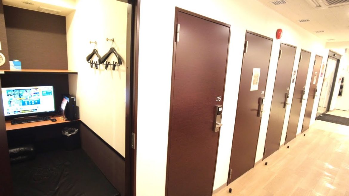 Tokyo's Completely PRIVATE Capsule room Experience🖥️ 🛏️ Internet Café Kaikatsu Club