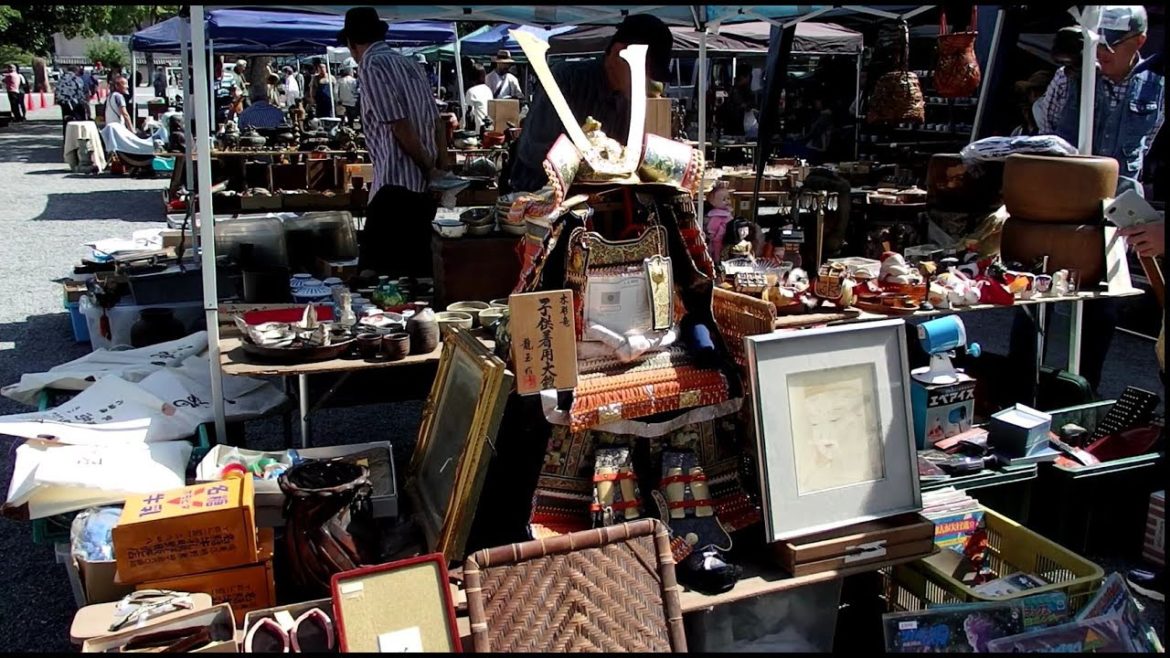 Toji Temple Fleamarket (Antique Market)-Kyoto in Japan