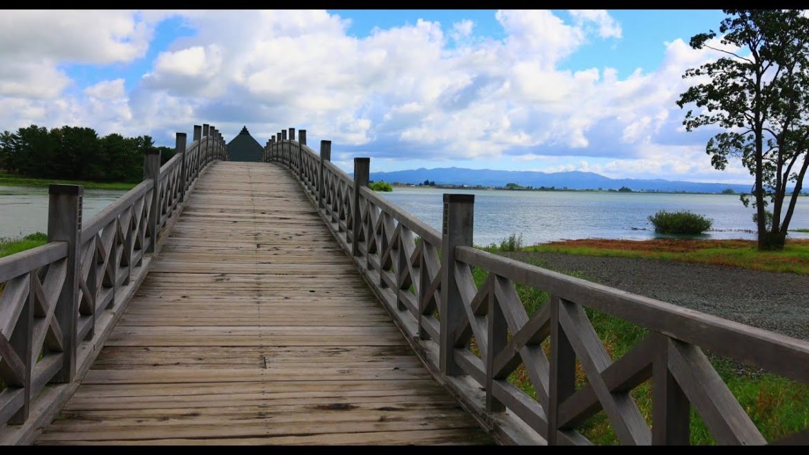 鶴の舞橋（日本最長の太鼓橋）(Tsuru-no-mahashi Bridge in Aomori Pref.)  [4K][癒し音楽BGM付]