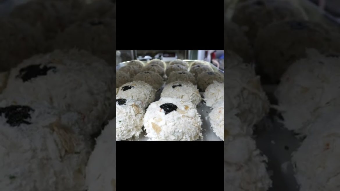 #shorts 한 달에 팔리는 양이 6만 개? 긴 줄을 서야 먹을 수 있는 – 강릉 수제 어묵 고로케 / Handmade fish cake croquette #shorts 한 달에 팔리는 양이 6만 개? 긴 줄을 서야 먹을 수 있는 - 강릉 수제 어묵 고로케 / Handmade fish cake croquette