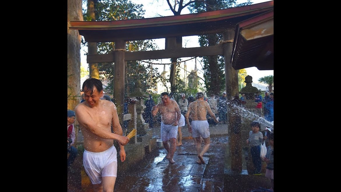 Uchikuroda Hadaka Mairi - Japanese "Naked" Shinto Pilgrimage in Boxers 裸参り